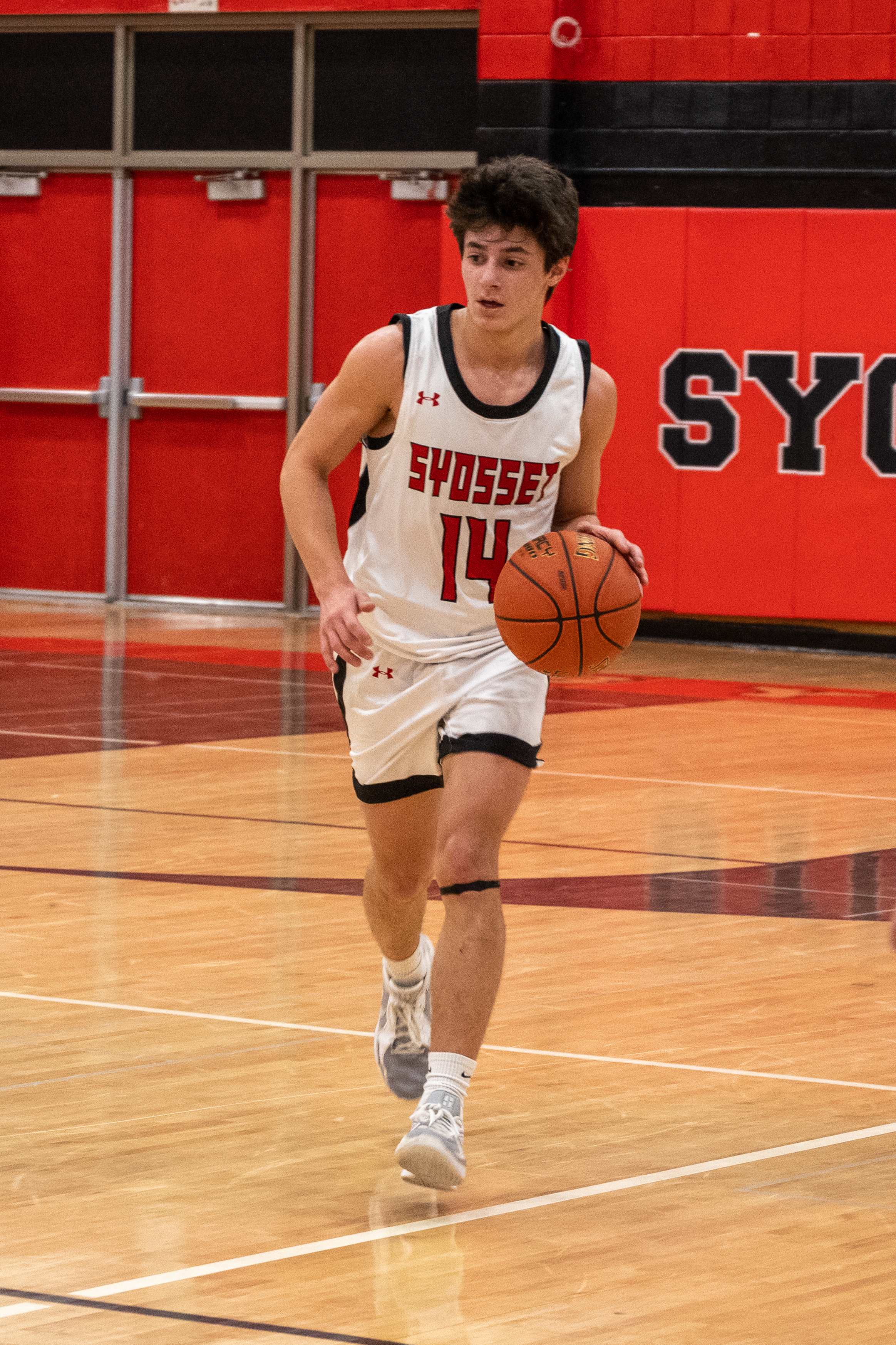 JAM_2275-Cropped.jpg — James Basketball 2025