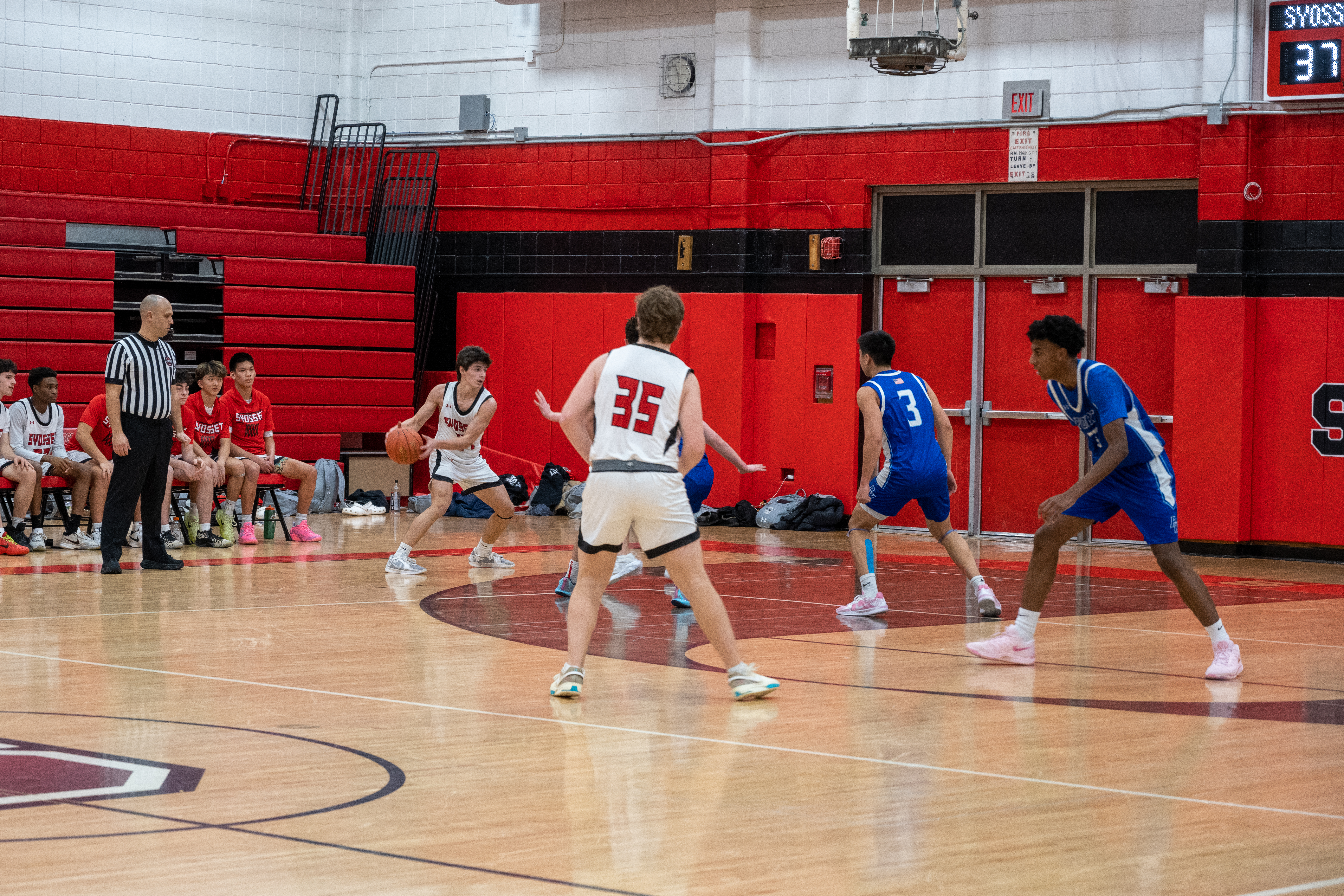 JAM_2337-Cropped.jpg — James Basketball 2025