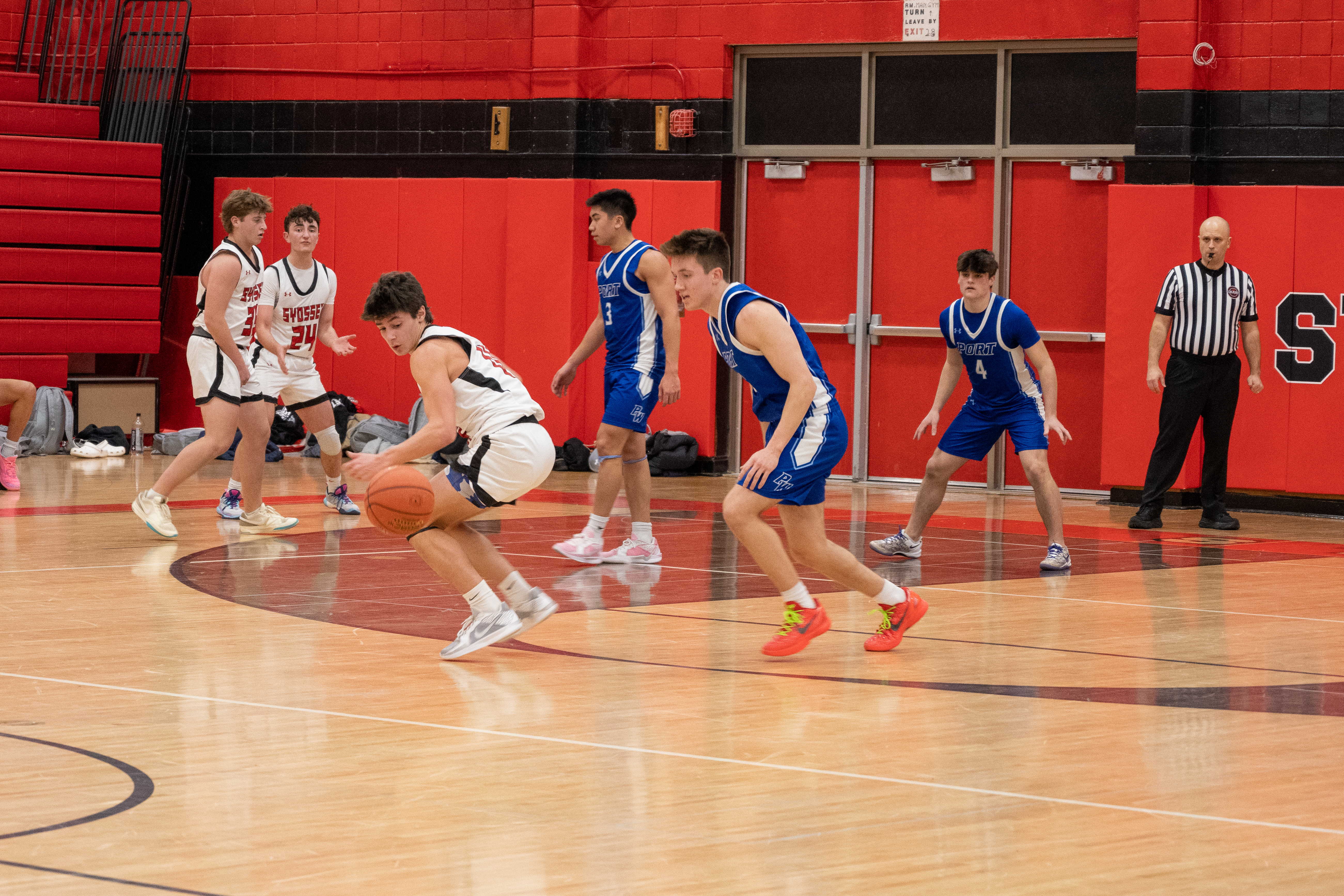 JAM_2368-Cropped.jpg — James Basketball 2025