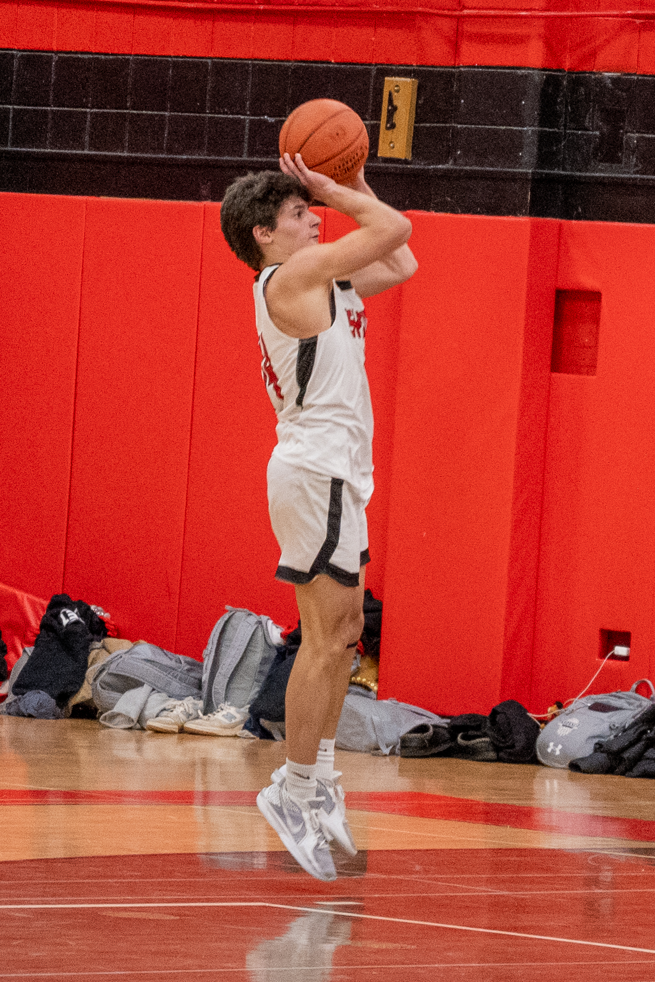 JAM_2534-Cropped.jpg — James Basketball 2025
