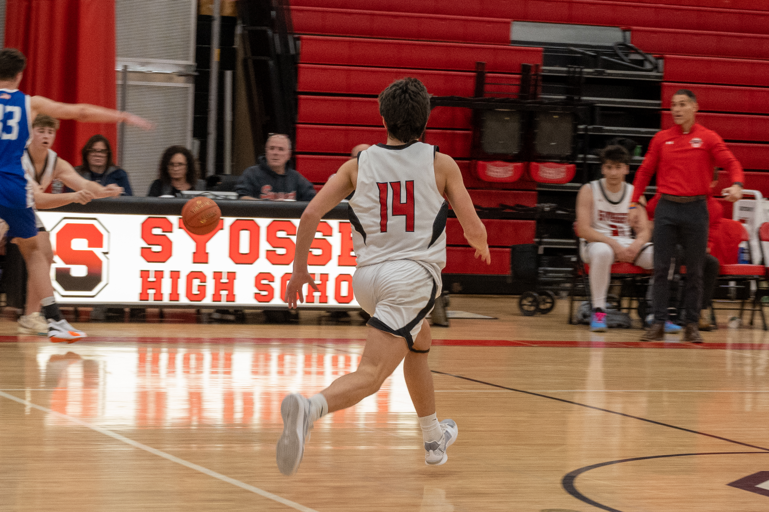 JAM_2595-Cropped.jpg — James Basketball 2025