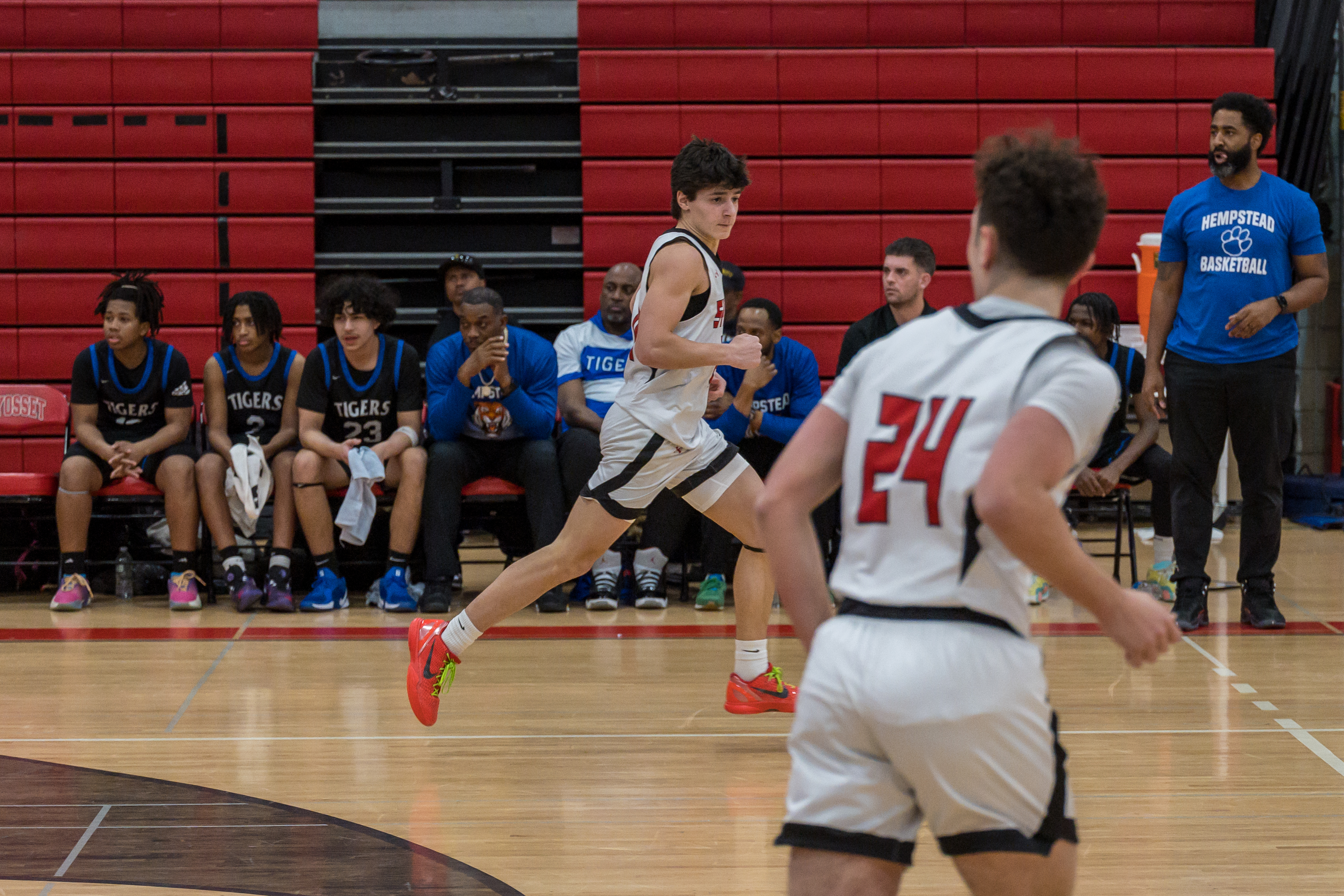 JAM_3568.jpg — James Basketball 2025