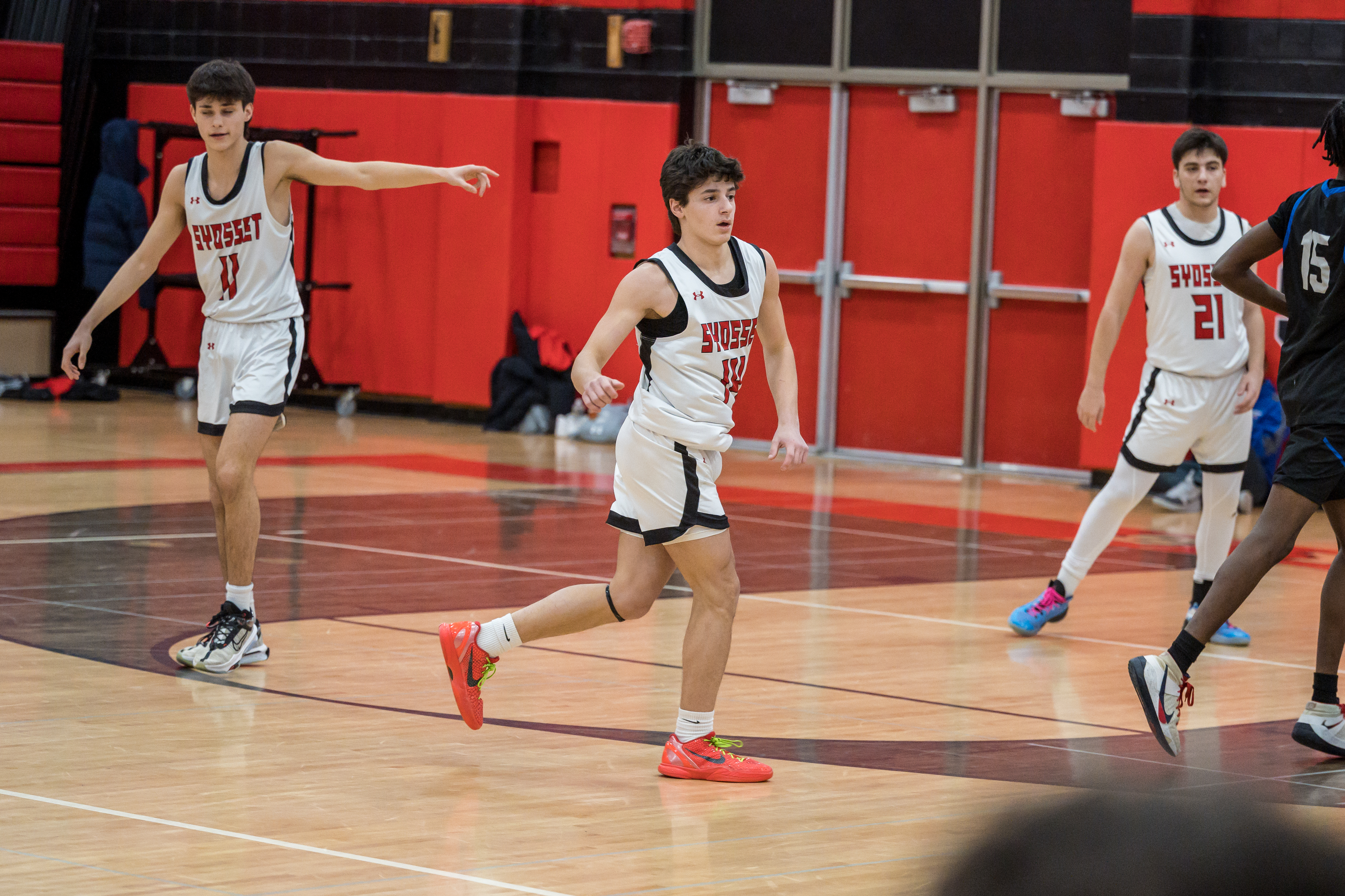 JAM_3572.jpg — James Basketball 2025