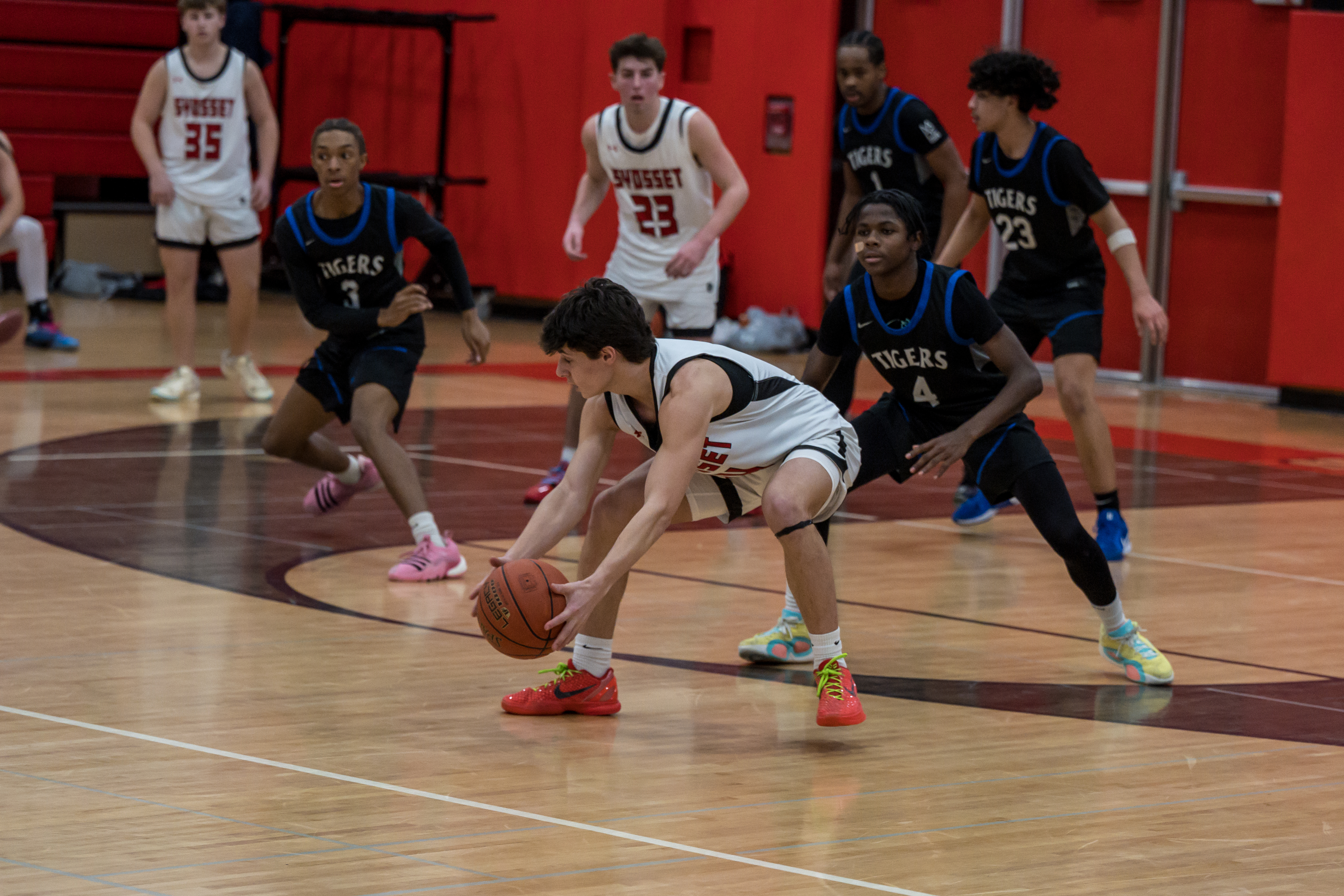 JAM_3671.jpg — James Basketball 2025
