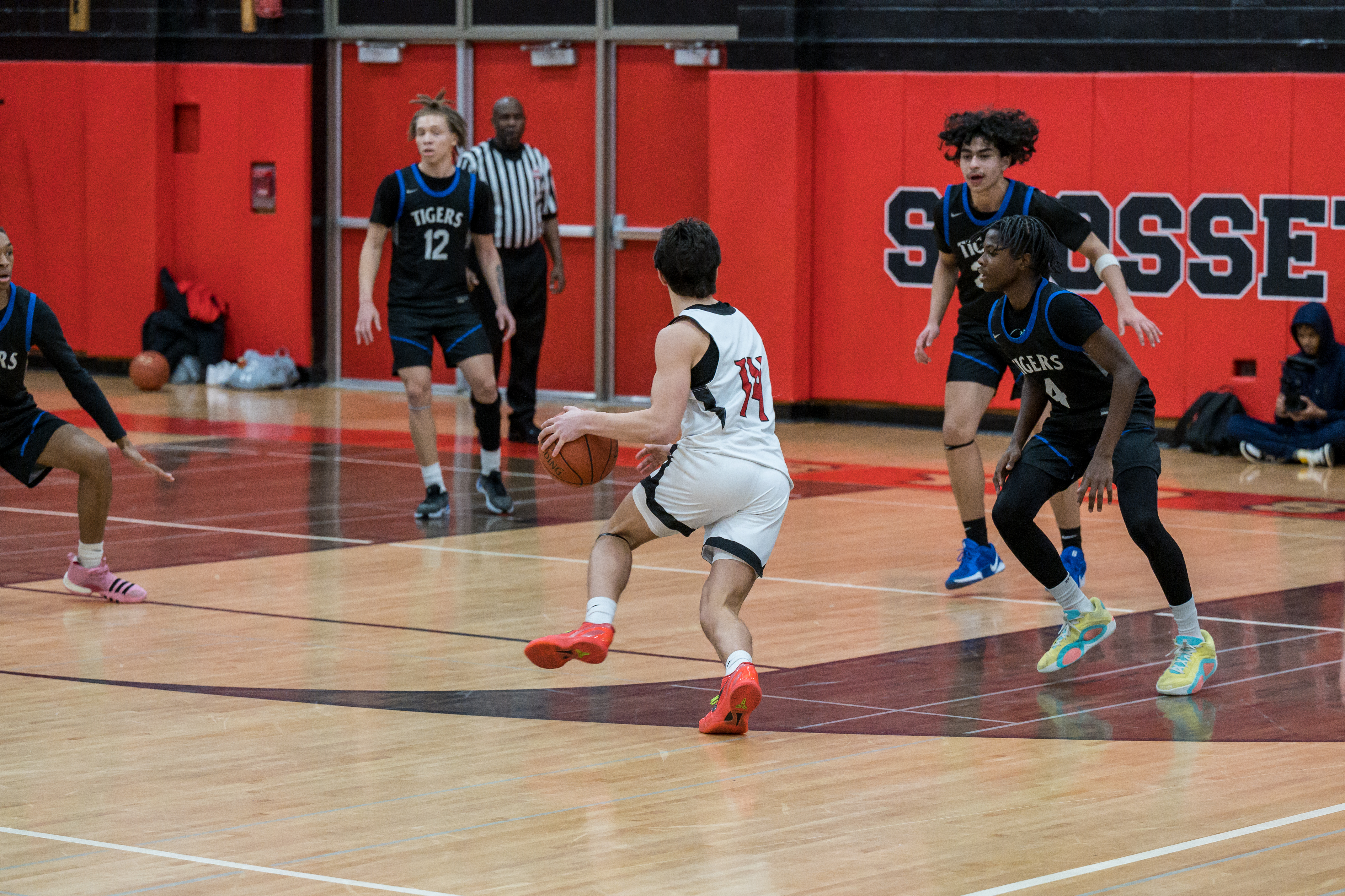 JAM_3679.jpg — James Basketball 2025
