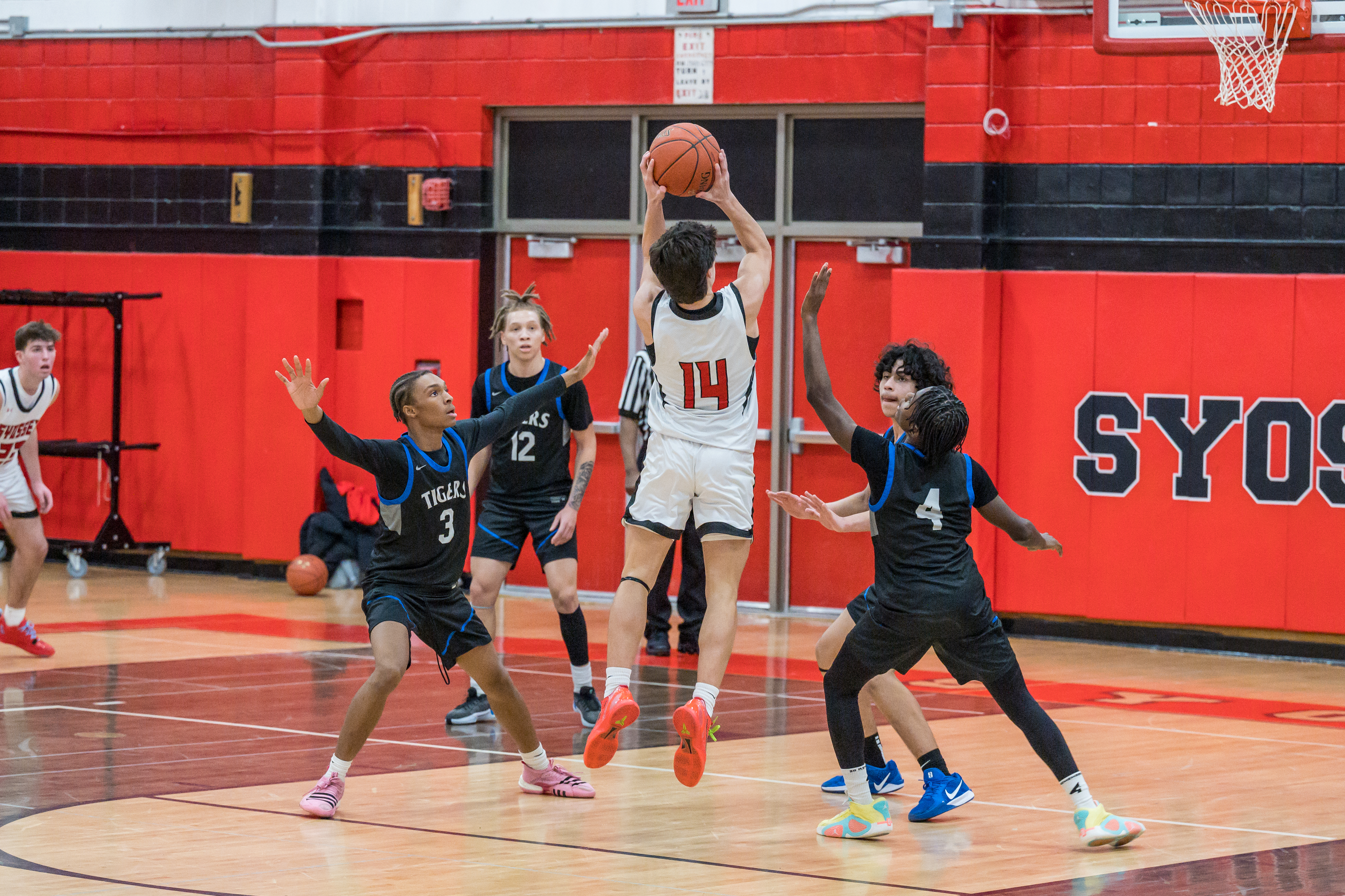 JAM_3680.jpg — James Basketball 2025